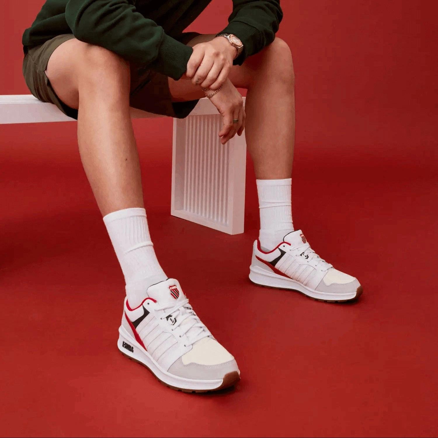 09079-162-M | RIVAL TRAINER T | WHITE/CORPORATE/GUM