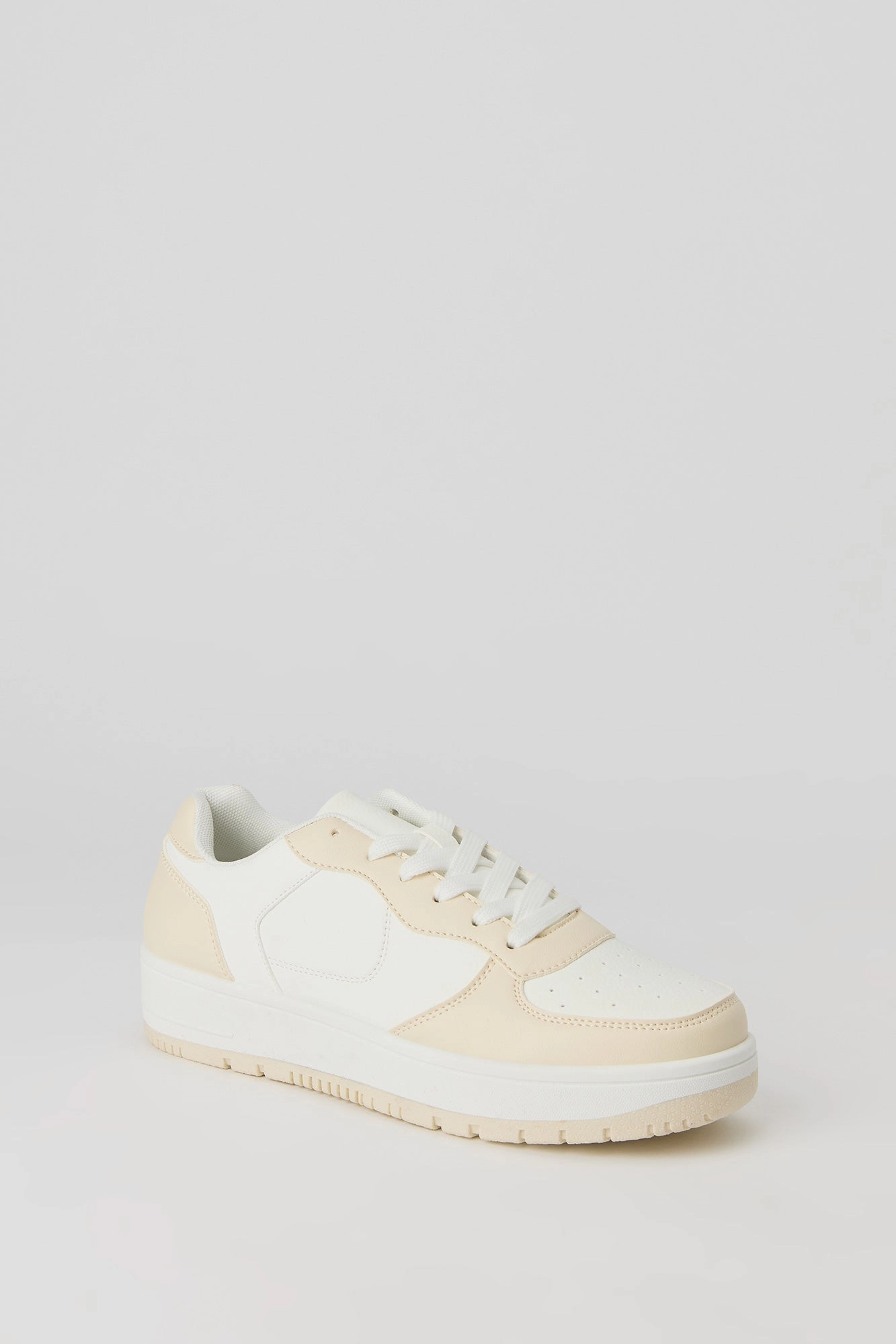 Classic Low Top Lace Up Sneaker