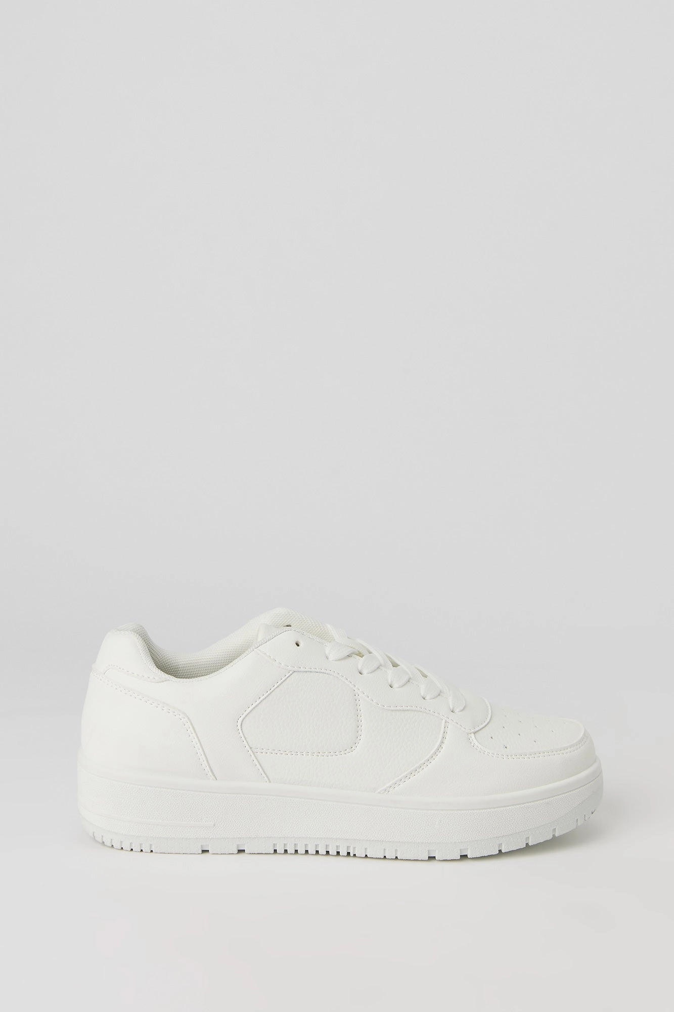 Classic Low Top Lace Up Sneaker