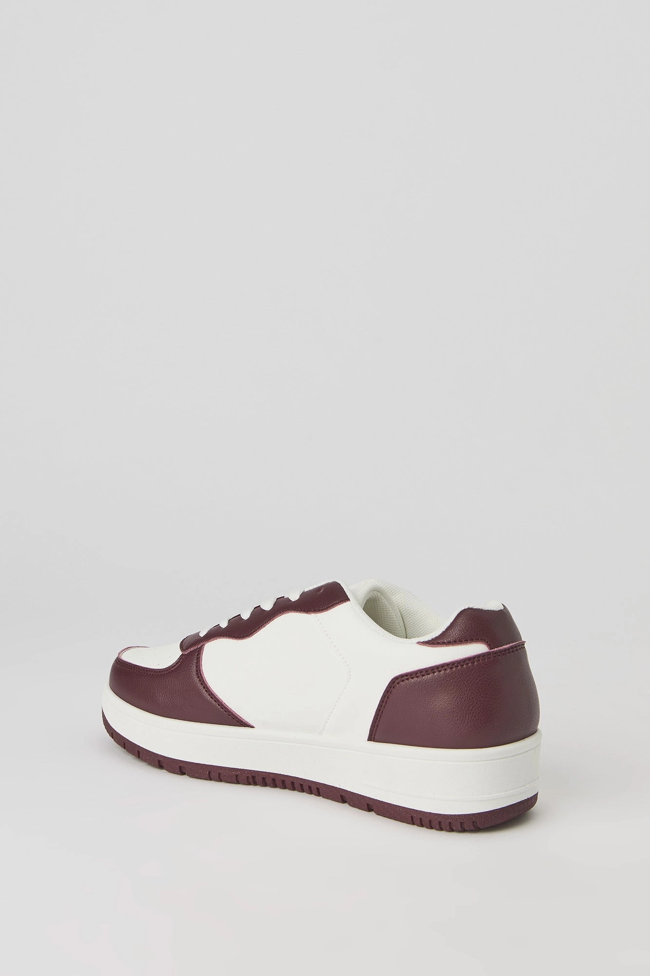 Classic Low Top Lace Up Sneaker