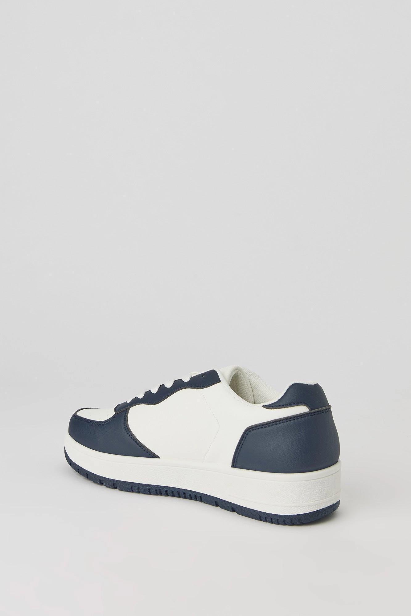Classic Low Top Lace Up Sneaker