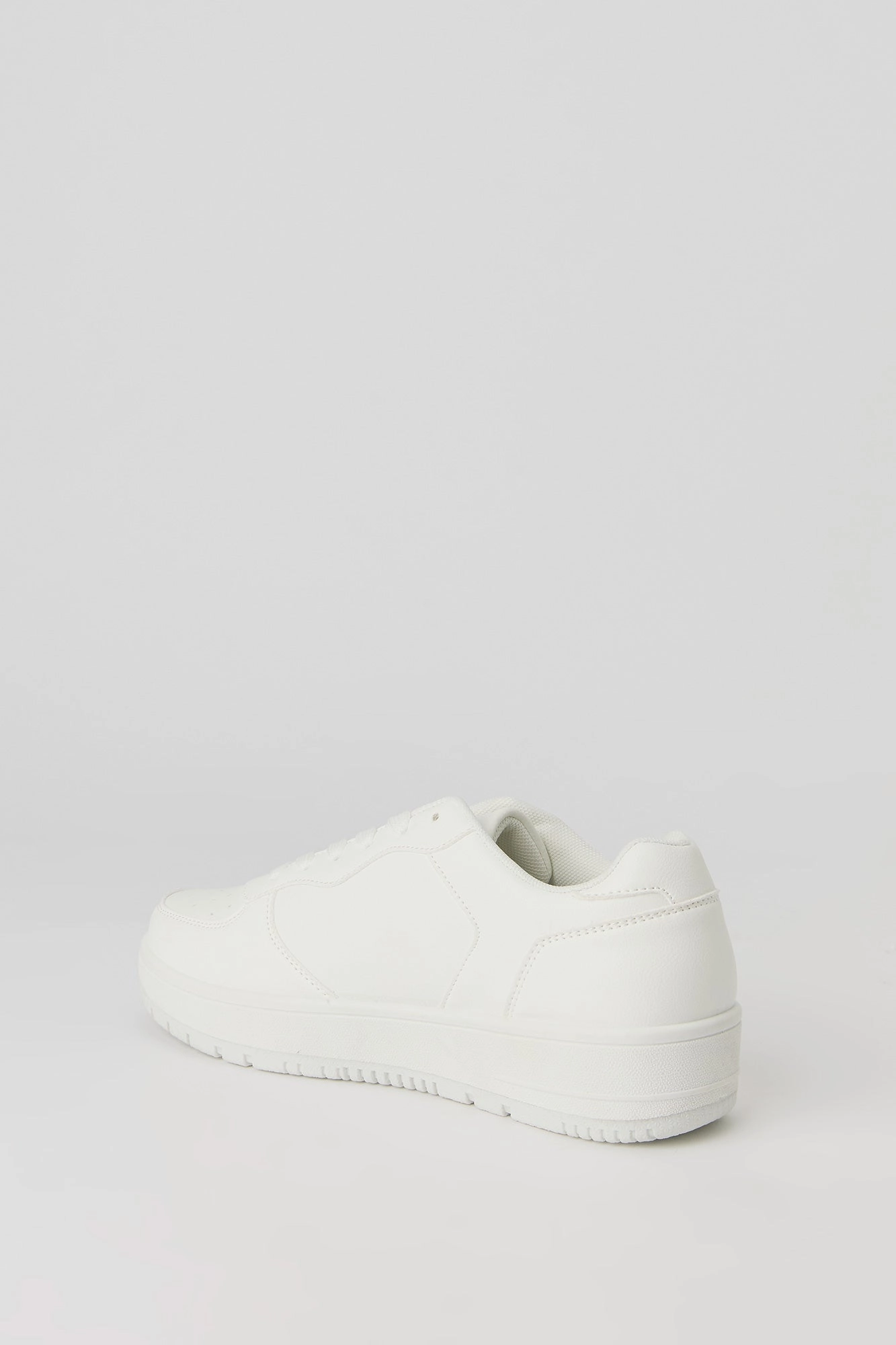 Classic Low Top Lace Up Sneaker