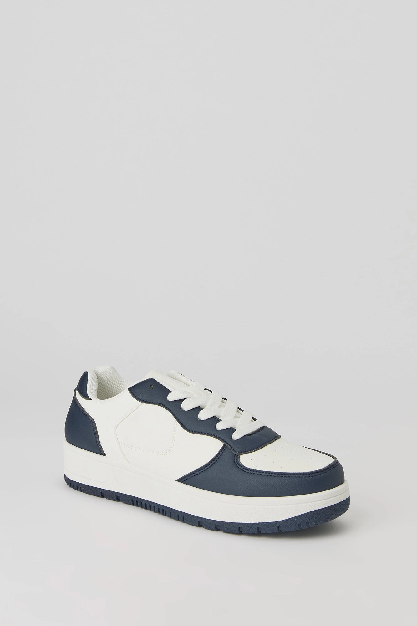 Classic Low Top Lace Up Sneaker