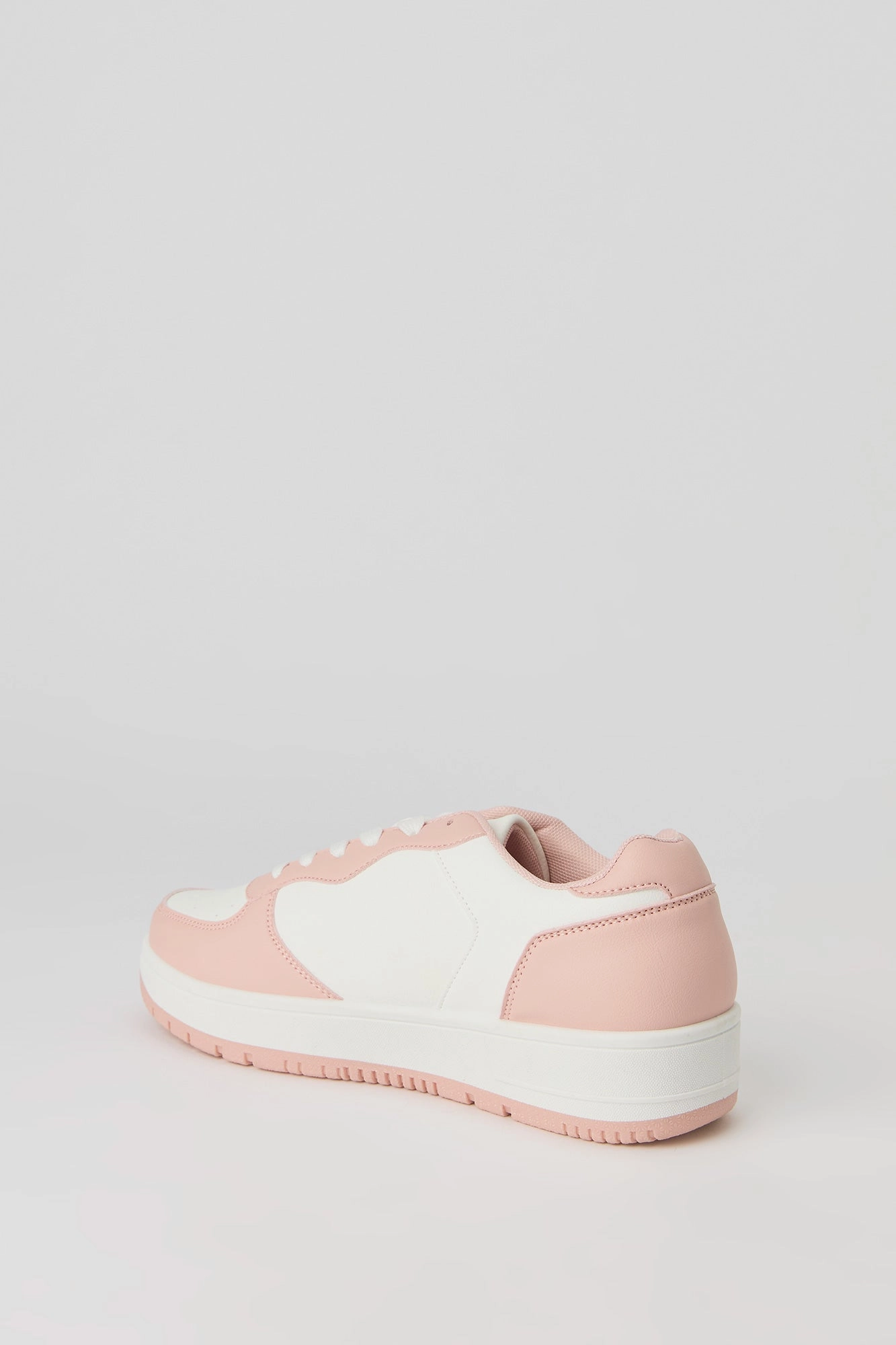 Classic Low Top Lace Up Sneaker