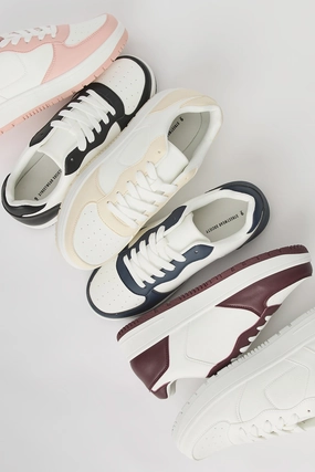 Classic Low Top Lace Up Sneaker