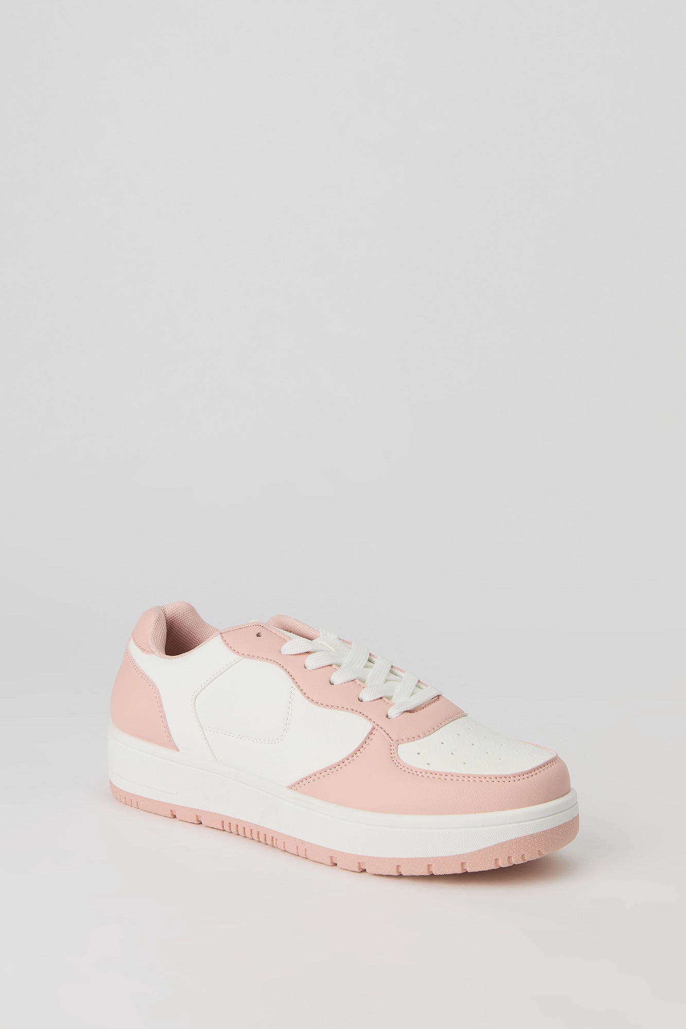 Classic Low Top Lace Up Sneaker