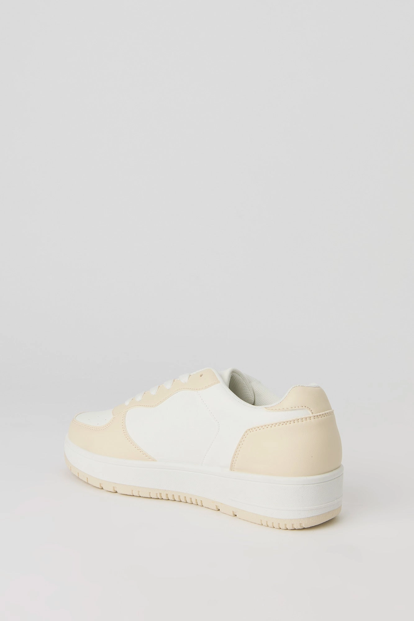 Classic Low Top Lace Up Sneaker