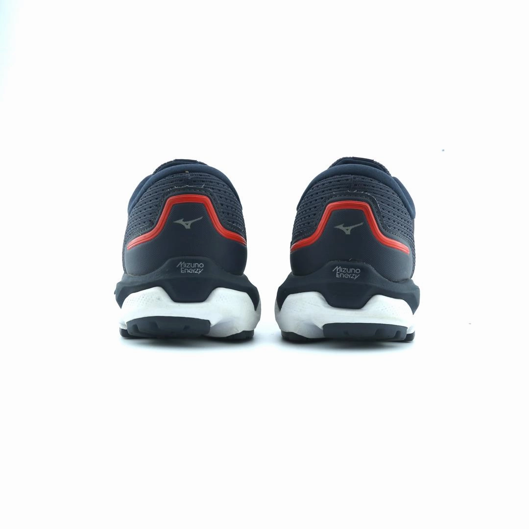 MIZUNO WAVE HORIZON 05