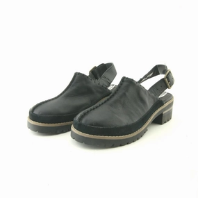 MUK LUKS .