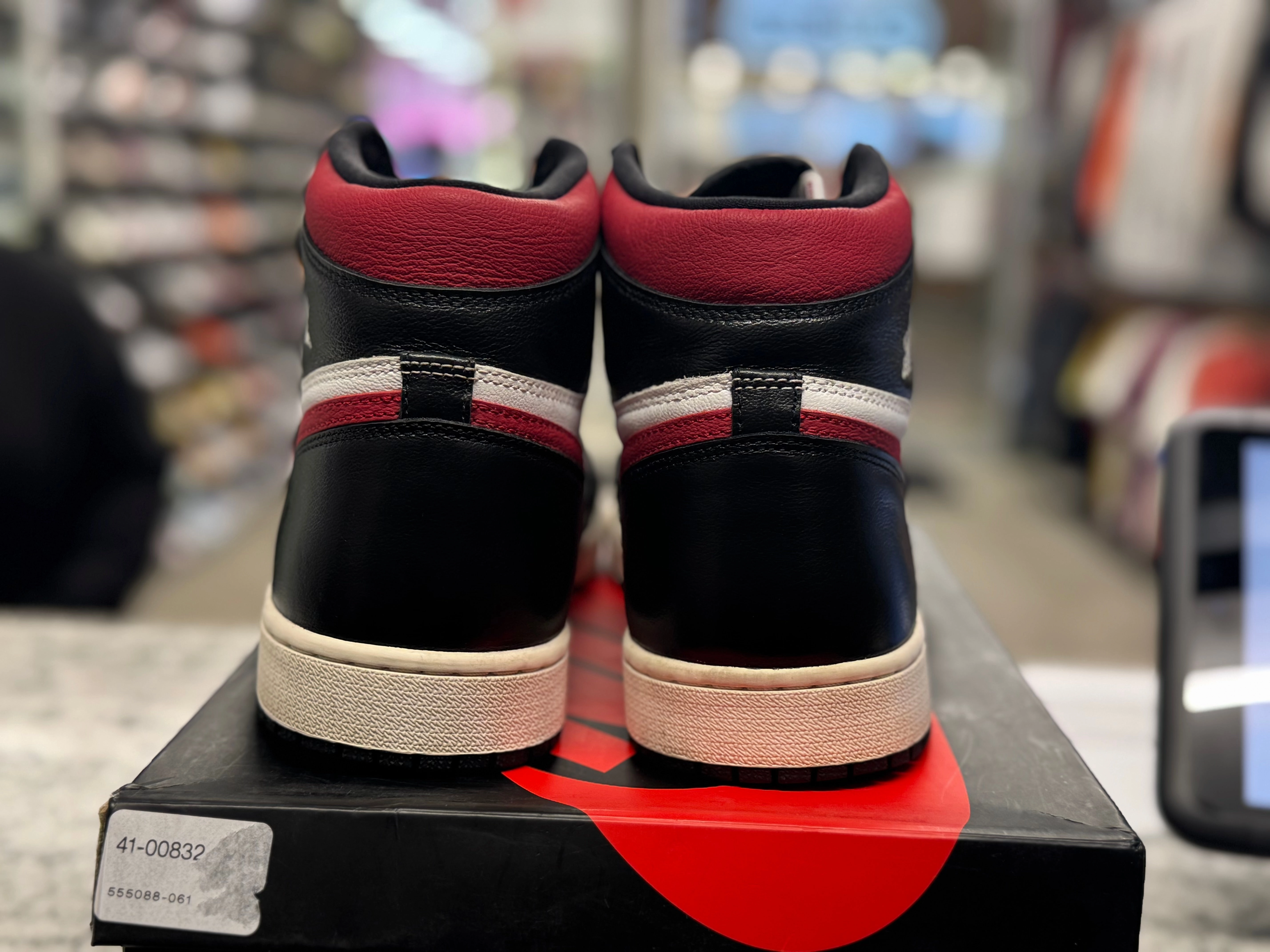 PRE OWNED  Air Jordan Retro 1 Black Gym Red