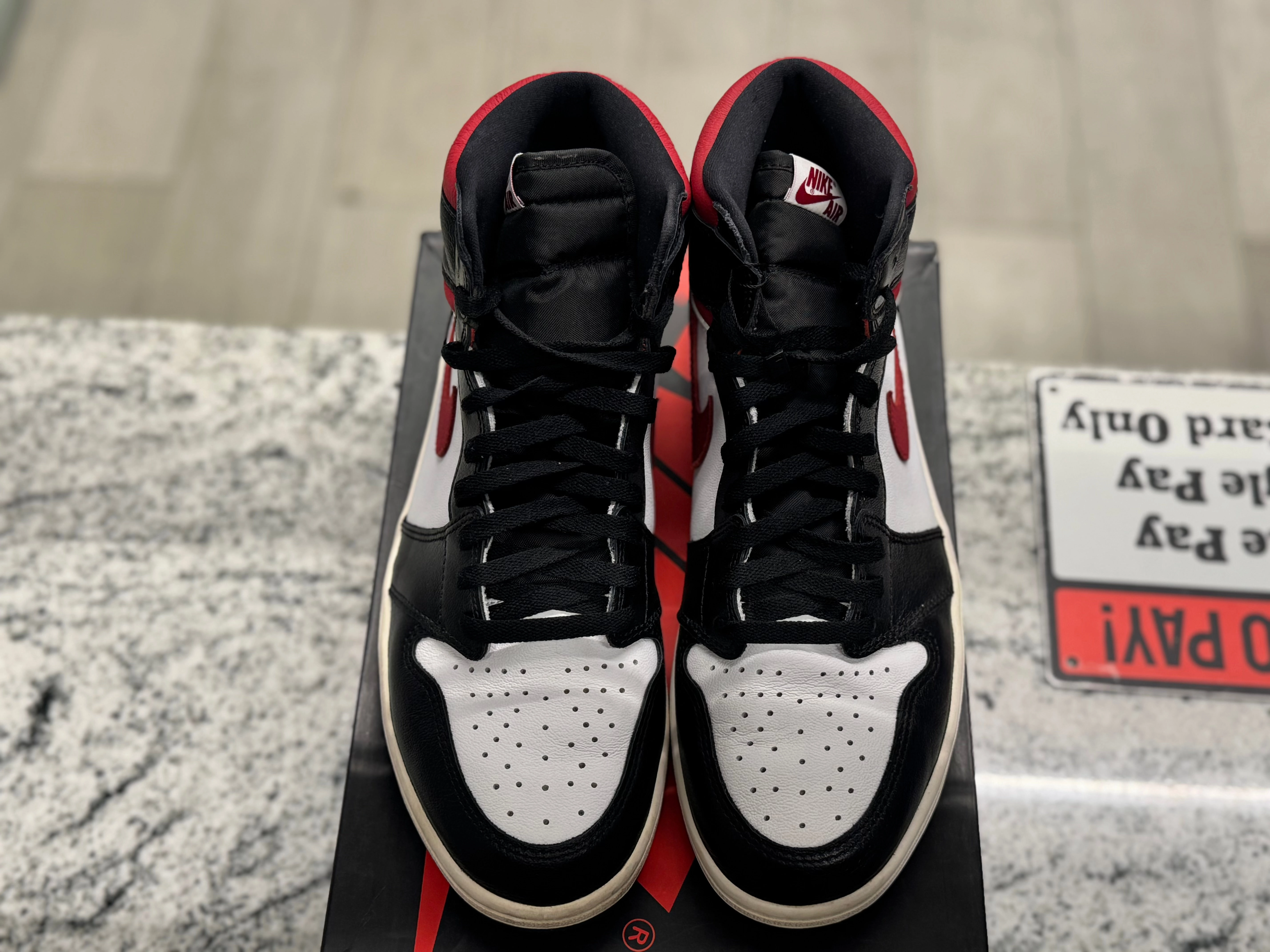 PRE OWNED  Air Jordan Retro 1 Black Gym Red