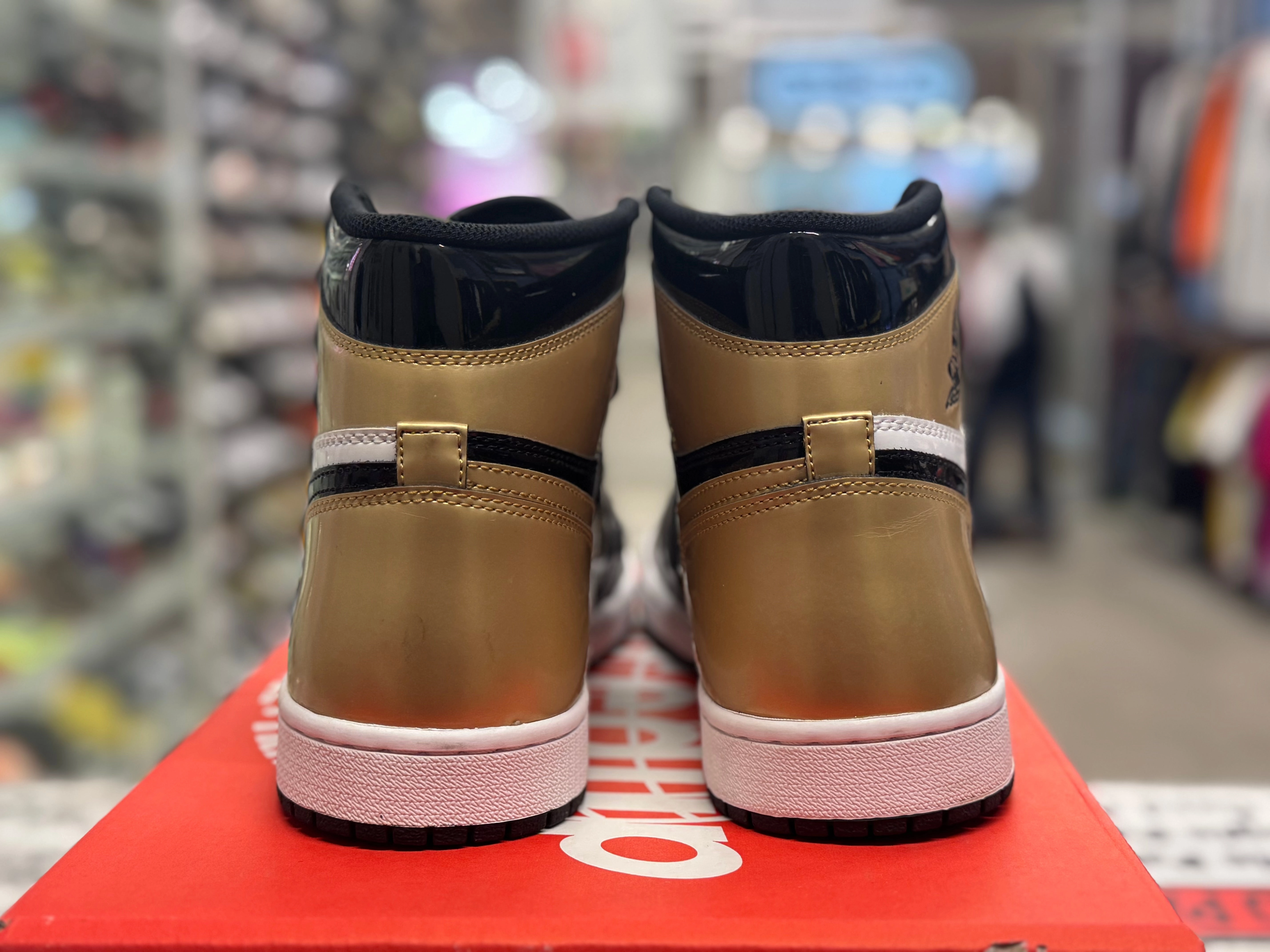PRE OWNED Air Jordan Retro 1 Gold Toe