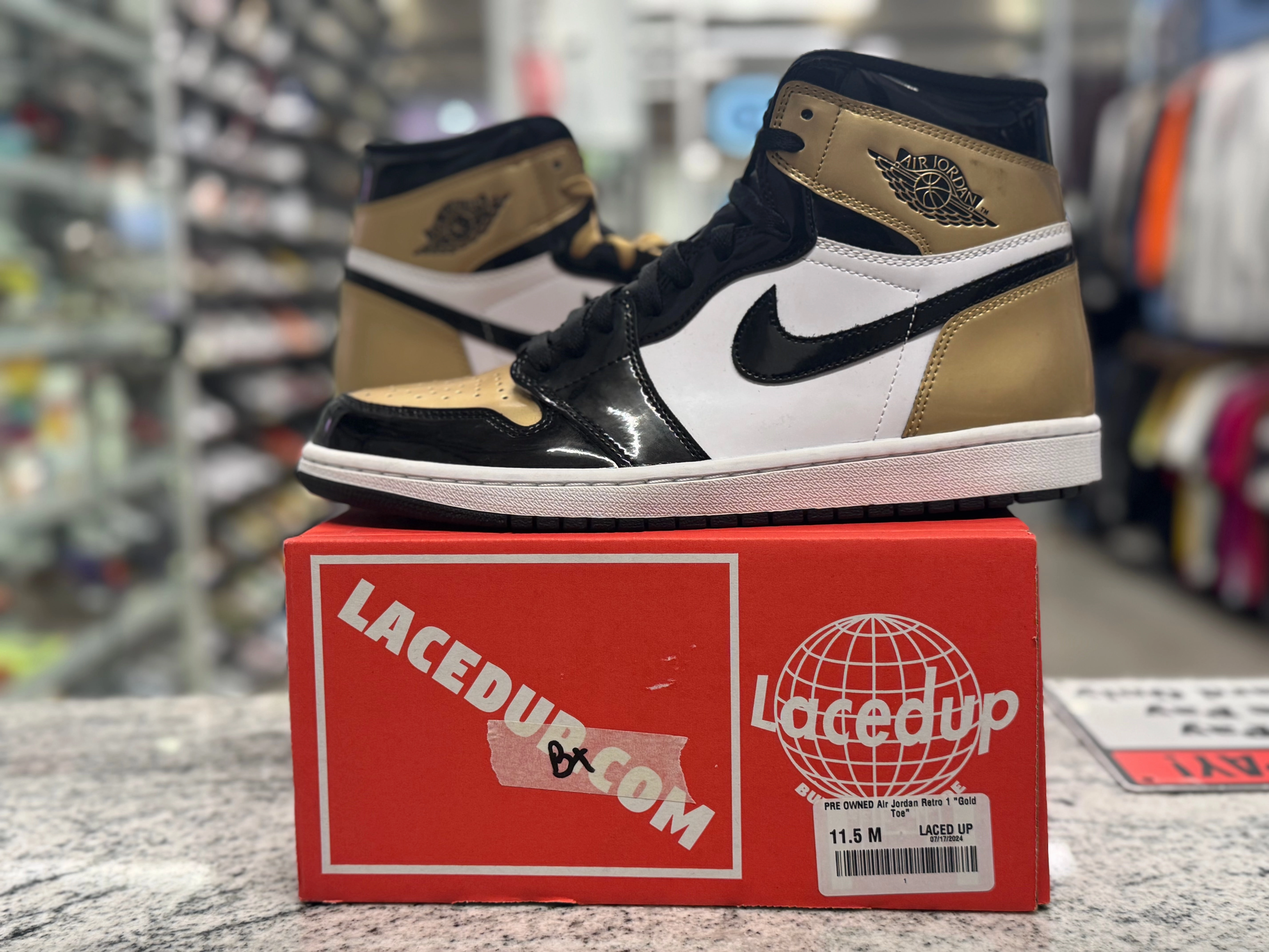 PRE OWNED Air Jordan Retro 1 Gold Toe