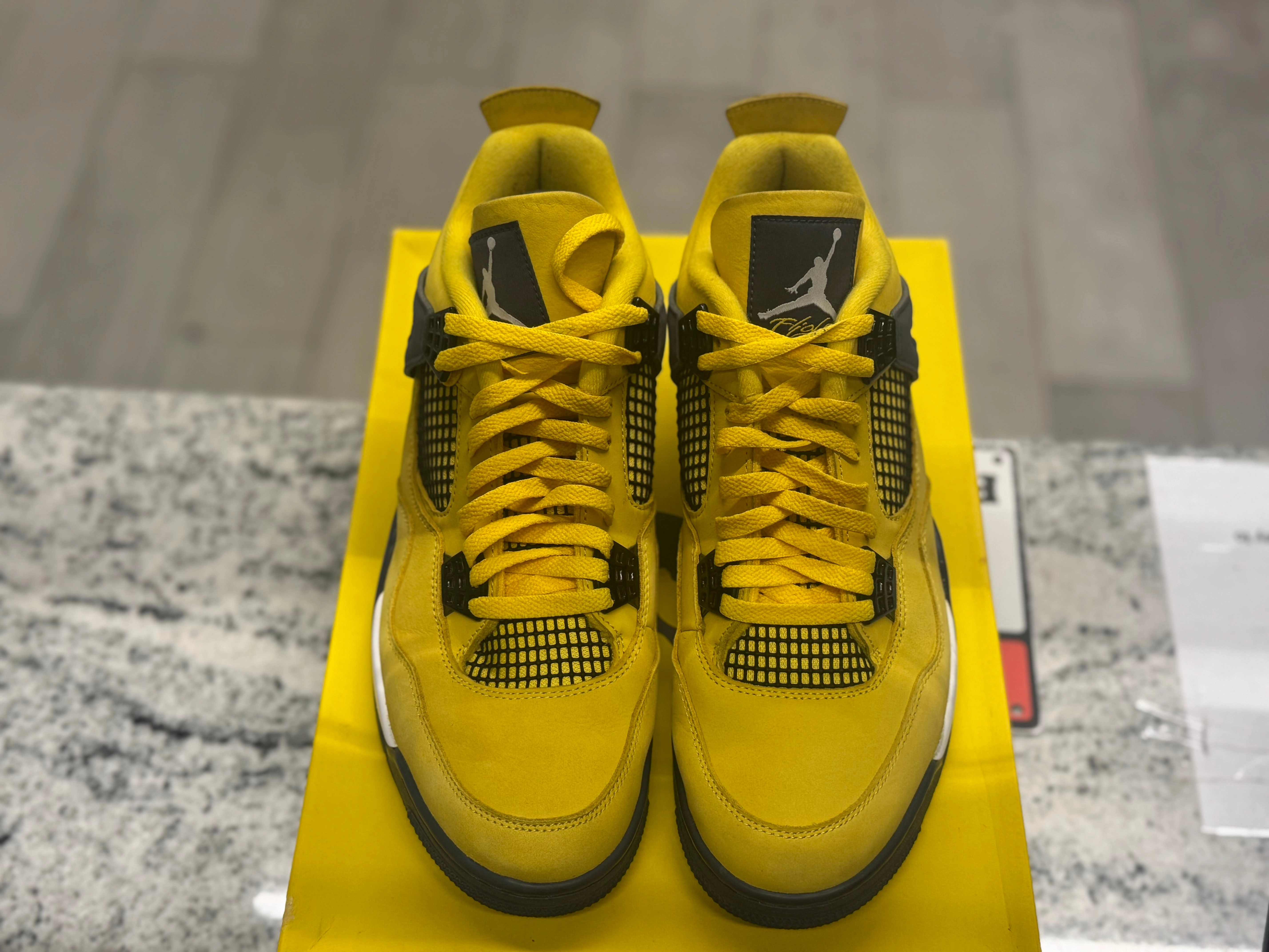 PRE OWNED Air Jordan Retro 4 Lightning 2021