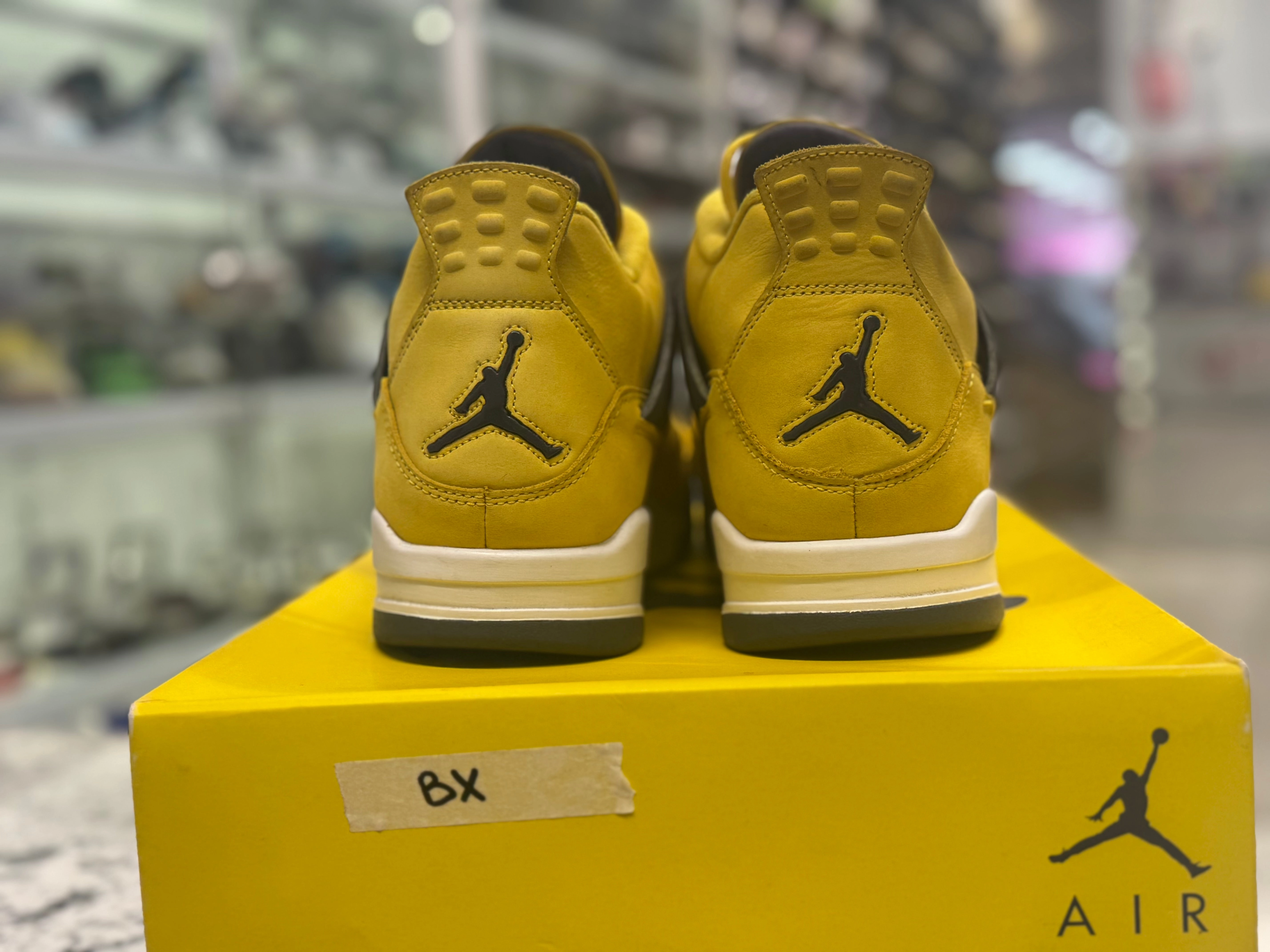 PRE OWNED Air Jordan Retro 4 Lightning 2021