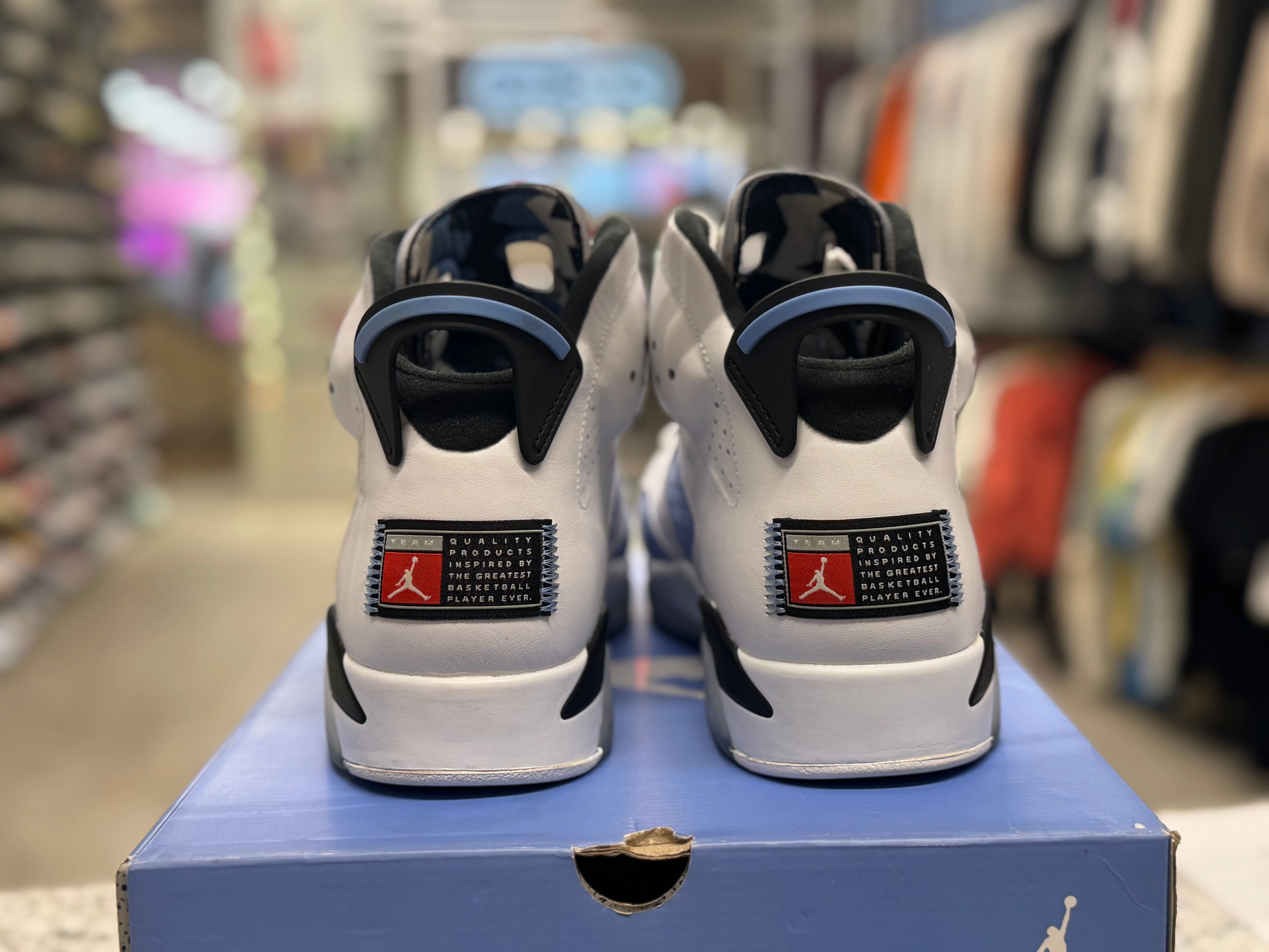 PRE OWNED Air Jordan Retro 6 UNC