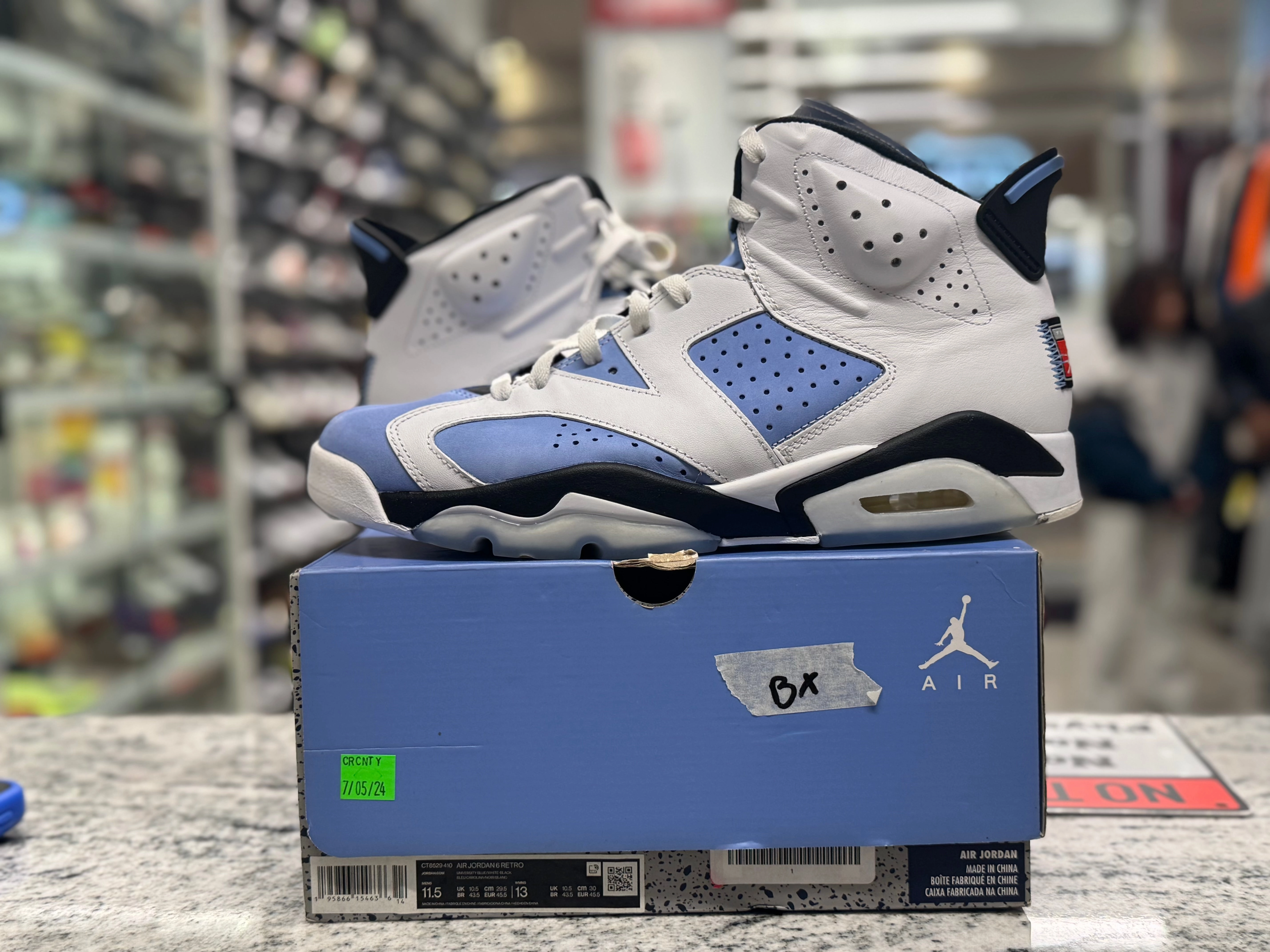PRE OWNED Air Jordan Retro 6 UNC