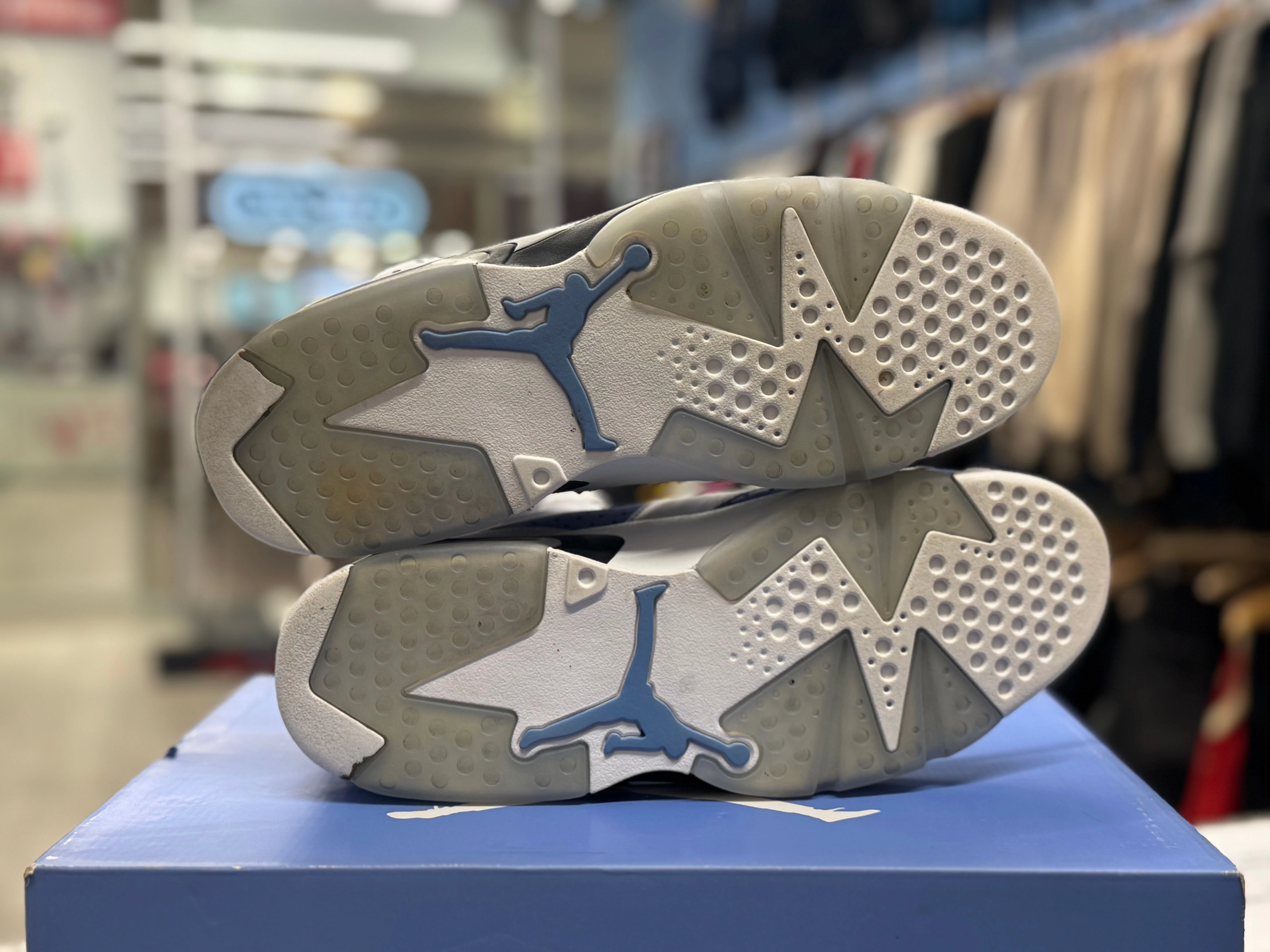 PRE OWNED Air Jordan Retro 6 UNC