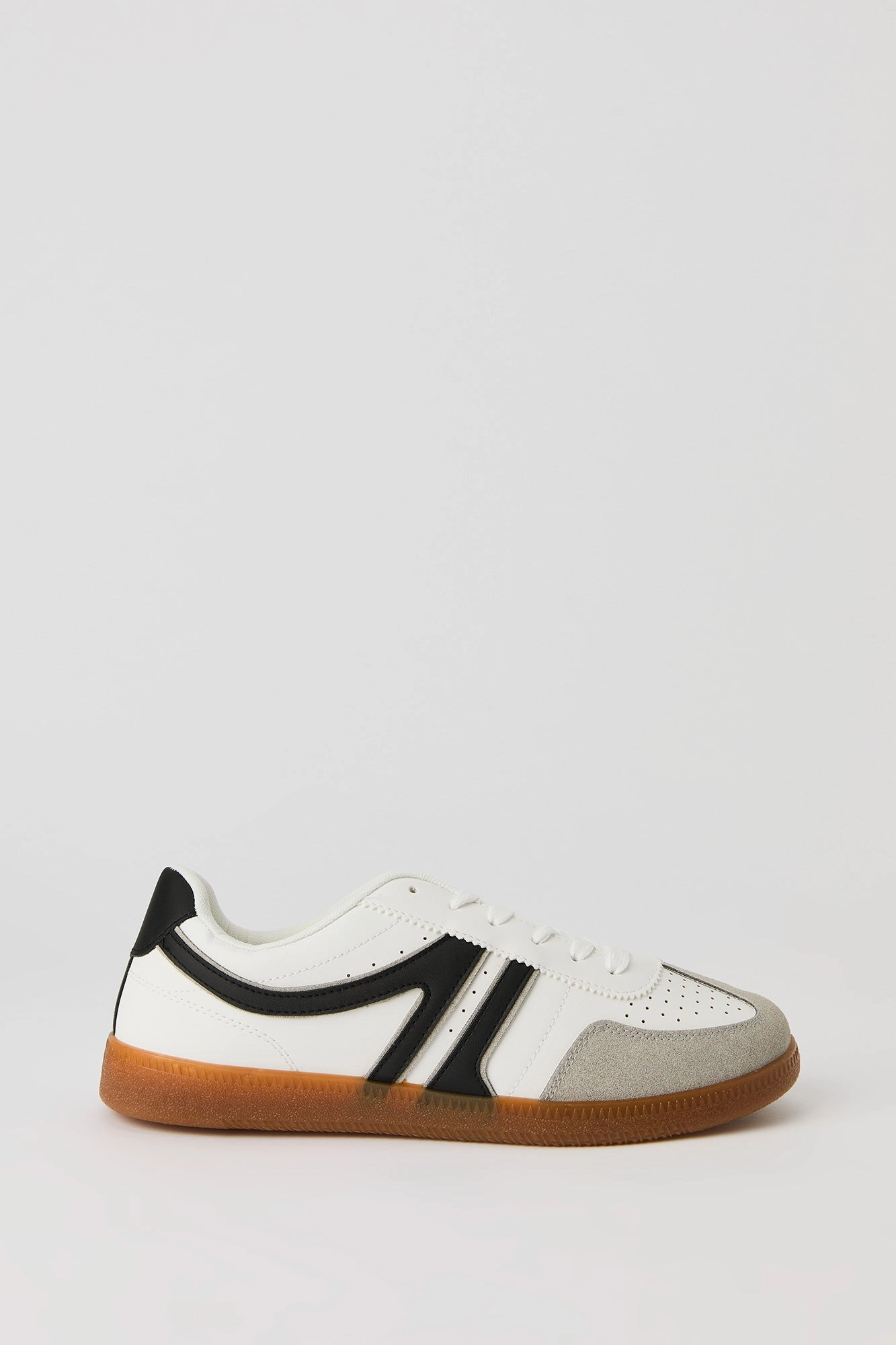Retro Low Top Sneaker