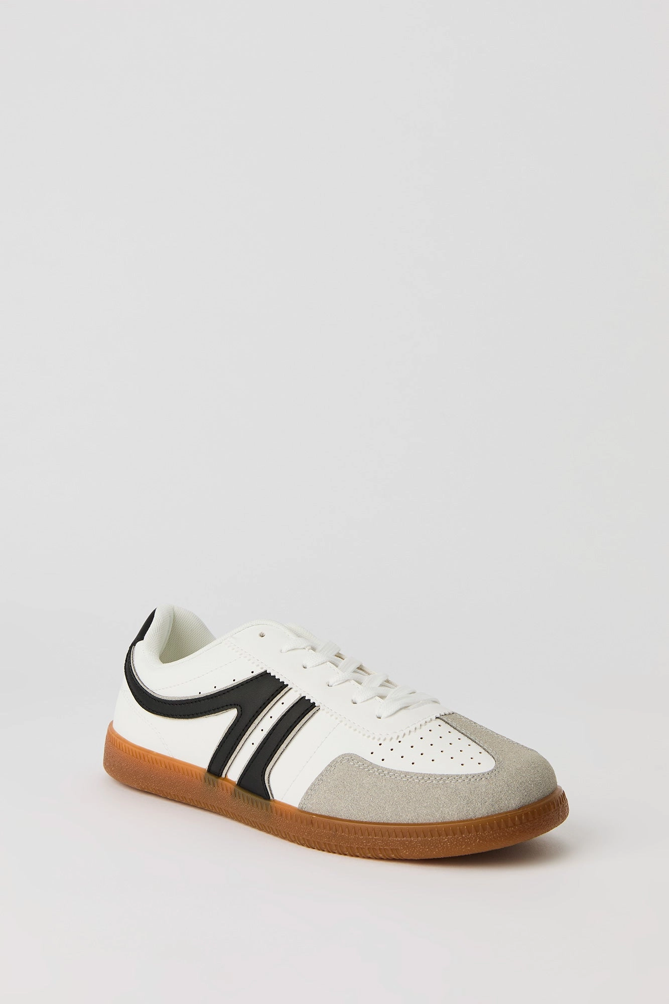 Retro Low Top Sneaker