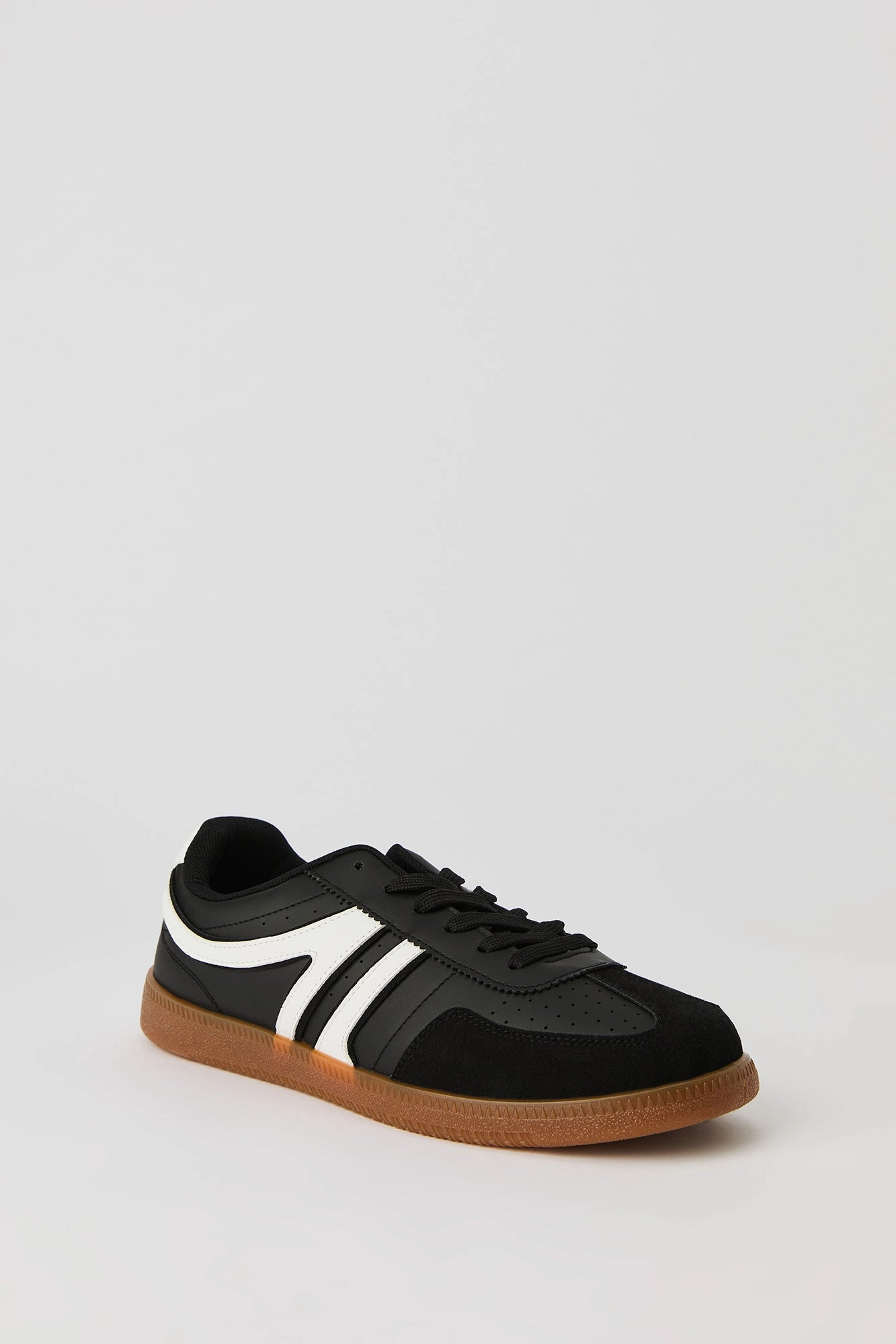 Retro Low Top Sneaker