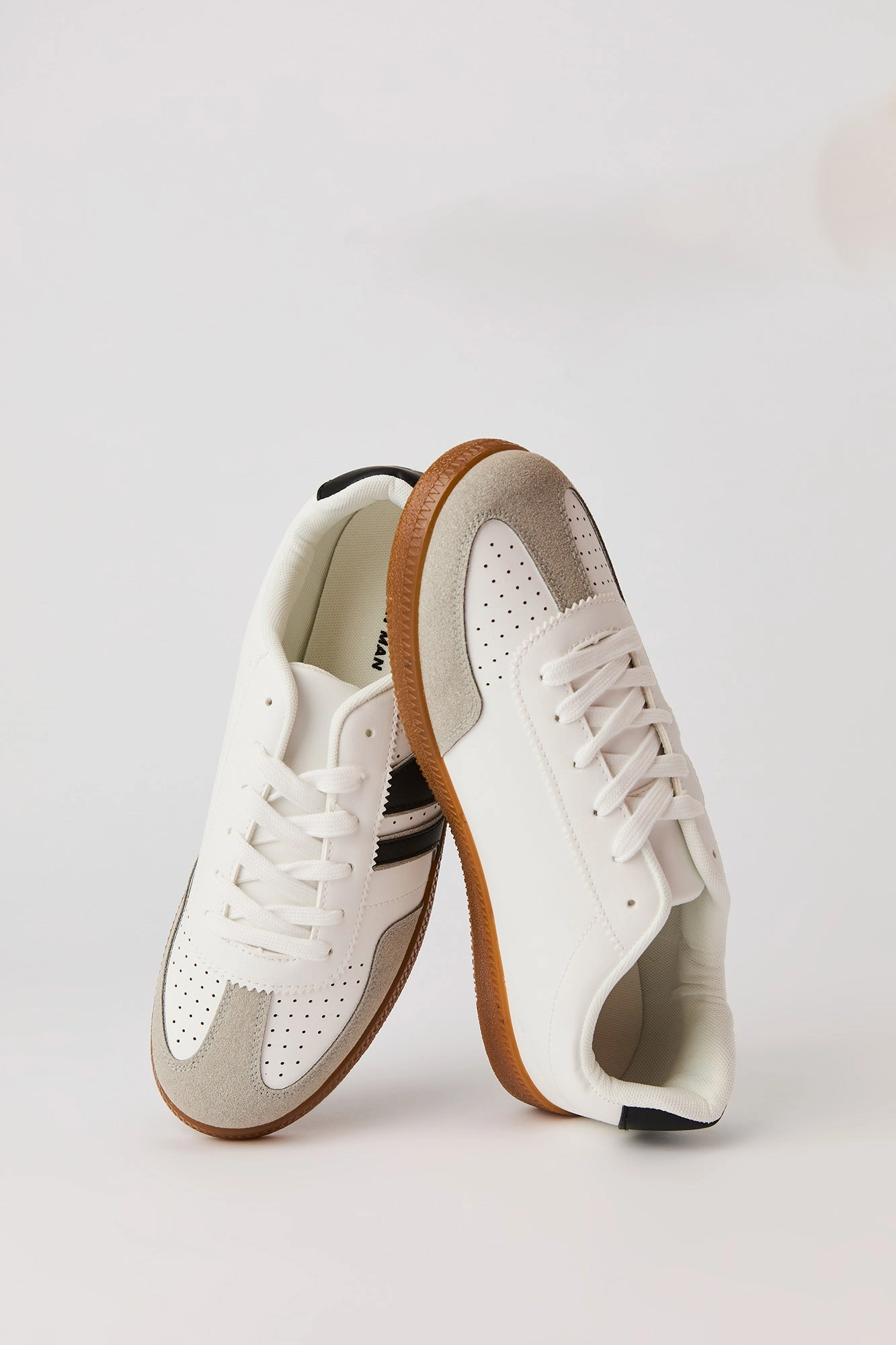 Retro Low Top Sneaker