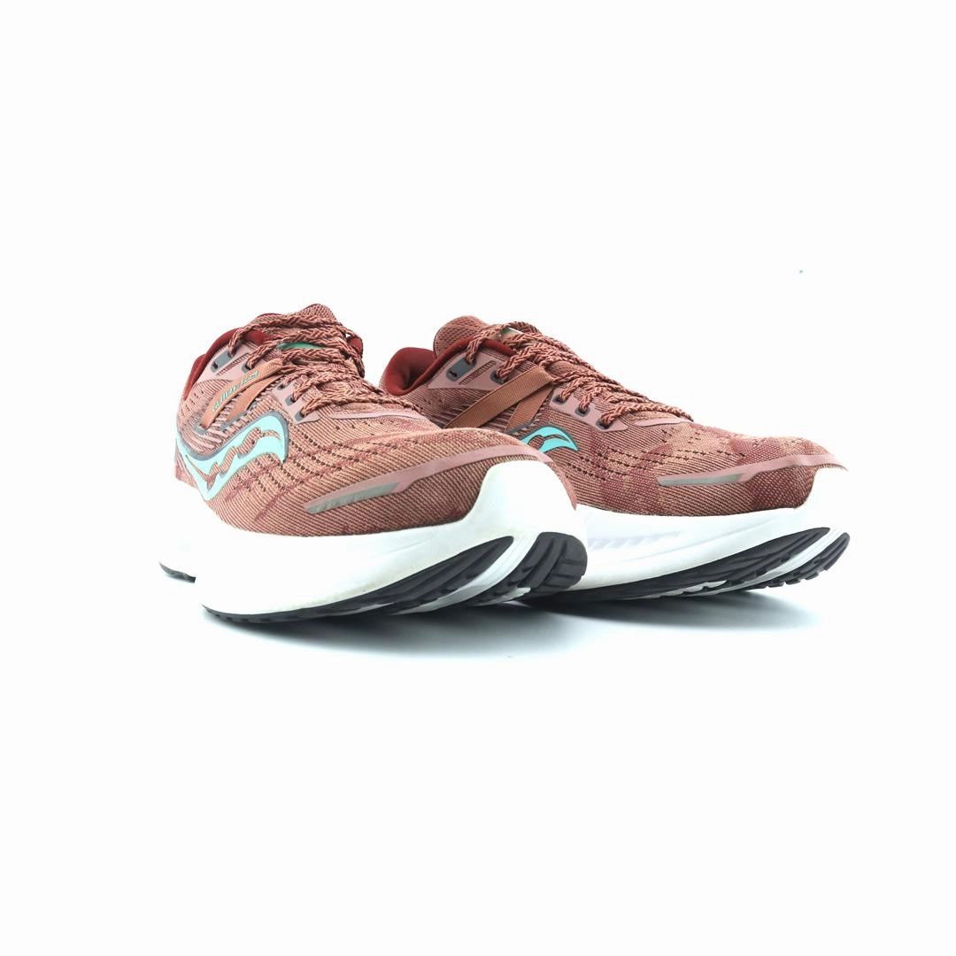 SAUCONY GUIDE  16