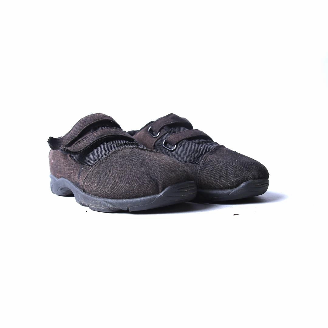 TOMS .