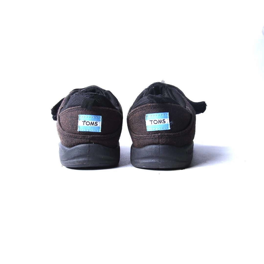 TOMS .