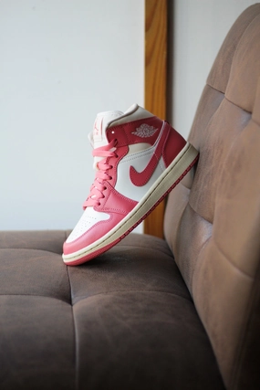 W AIR JORDAN 1 MID SAIL/PINK SALT-GUAVA ICE-MUSLIN